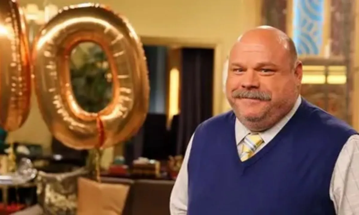 Kevin Chamberlin Husband, Past Affairs, Net Worth, Boyfriend, and Bio